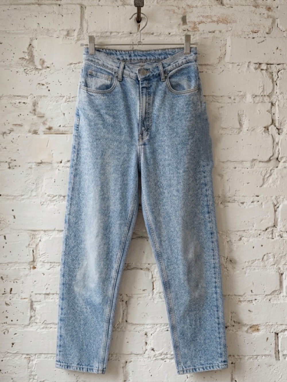 Vintage Jordache High-Waist straight-leg 90’s Blue Jeans 26” x 31”